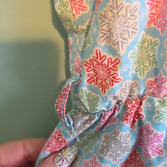 Retrolicious Snowflake Patterned Top in Blue and Pink - Picture 6 of 6